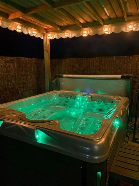 Gite Du Vieux Saule 1 Gite Avec Spa Privatif Pour 2 Personnes 1 Suite Familiale Sans Spa Vieil-Hesdin エクステリア 写真